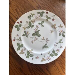 Wedgwood Wild Strawberry Dinner Plates England 10.75” - Set If 3